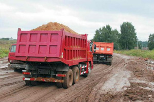 Доставка песка самосвалами HOWO и КАМАЗ